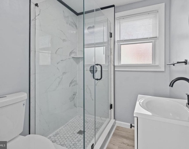 111 Walnut Avenue - Photo Thumbnail 14