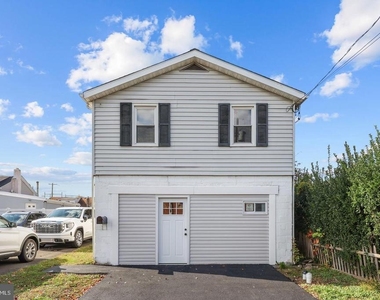 111 Walnut Avenue - Photo Thumbnail 1