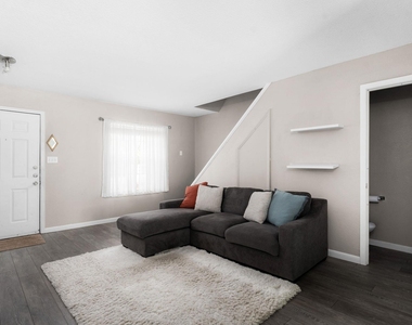 1912 Lightsey Rd - Photo Thumbnail 9