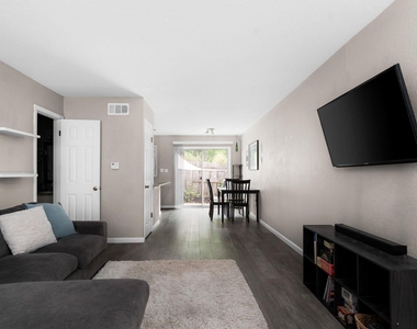 1912 Lightsey Rd - Photo Thumbnail 4
