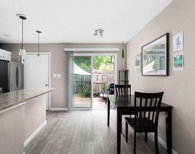 1912 Lightsey Rd - Photo Thumbnail 2