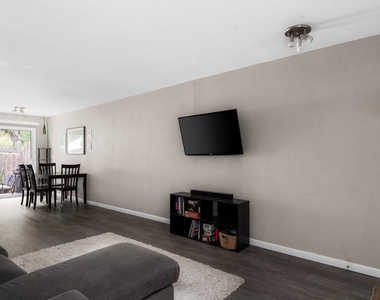 1912 Lightsey Rd - Photo Thumbnail 10