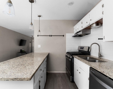 1912 Lightsey Rd - Photo Thumbnail 8