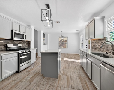2802 Turtle River Dr - Photo Thumbnail 10