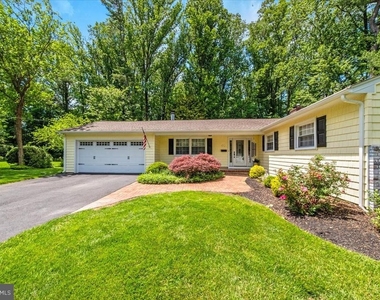 40 Pineknoll Drive - Photo Thumbnail 4