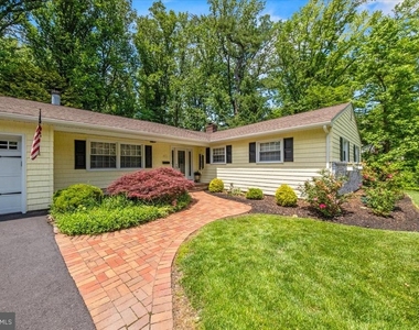 40 Pineknoll Drive - Photo Thumbnail 3