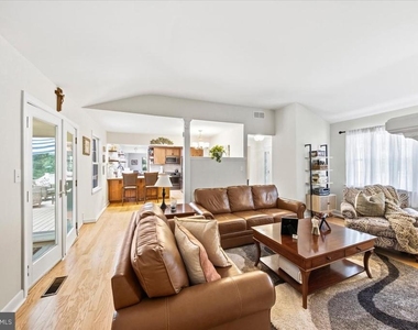40 Pineknoll Drive - Photo Thumbnail 10