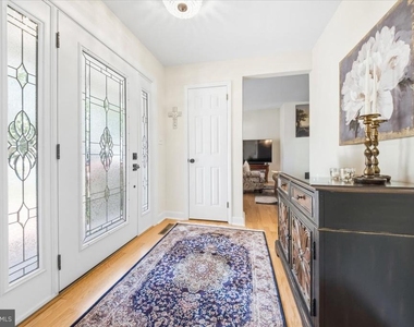 40 Pineknoll Drive - Photo Thumbnail 5