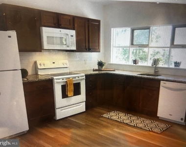 1085 Glassboro Road - Photo Thumbnail 3