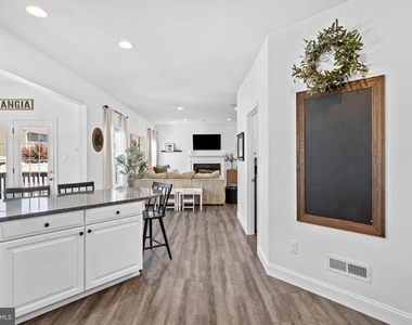 9 Bayberry Way - Photo Thumbnail 12