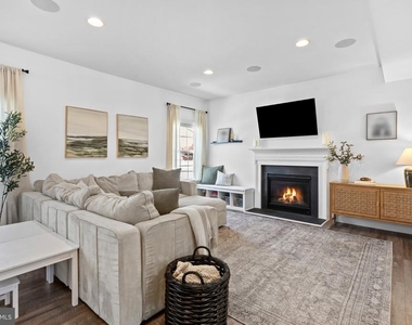9 Bayberry Way - Photo Thumbnail 7