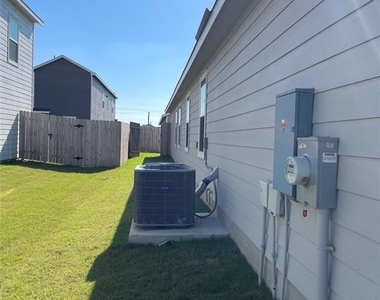 212 Marty Allen Loop - Photo Thumbnail 10