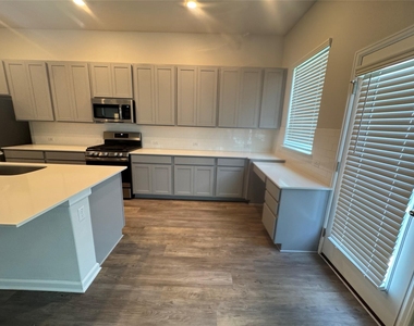 3000 Chisholm Trail Rd - Photo Thumbnail 4