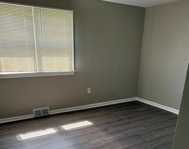 108 Ogg Avenue - Photo Thumbnail 5
