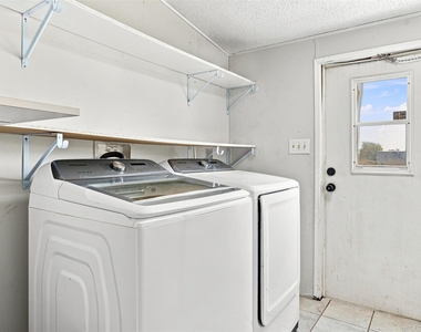 1151 Heidenreich Ln - Photo Thumbnail 15