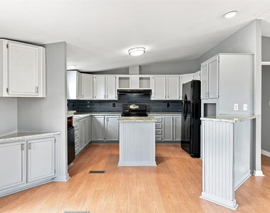 1151 Heidenreich Ln - Photo Thumbnail 11