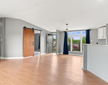 1151 Heidenreich Ln - Photo Thumbnail 7