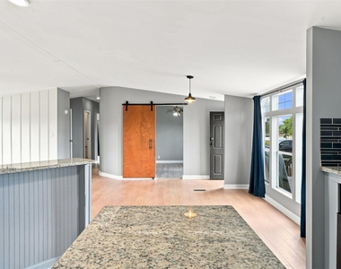 1151 Heidenreich Ln - Photo Thumbnail 13
