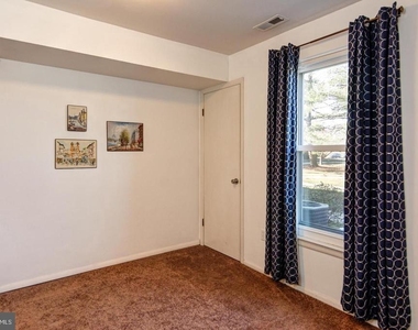 1013 Harbour Drive - Photo Thumbnail 7