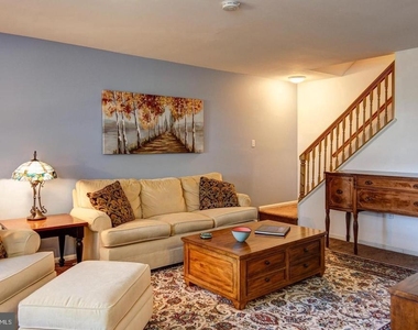 1013 Harbour Drive - Photo Thumbnail 3