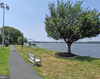 1013 Harbour Drive - Photo Thumbnail 20