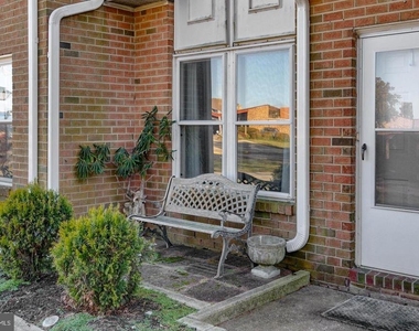 1013 Harbour Drive - Photo Thumbnail 1