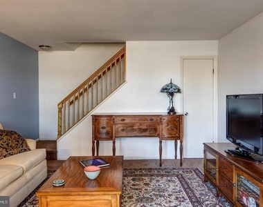 1013 Harbour Drive - Photo Thumbnail 4