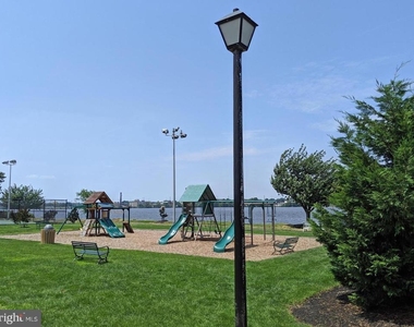 1013 Harbour Drive - Photo Thumbnail 23
