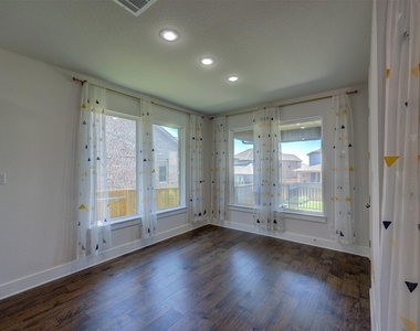153 Milam Creek Dr - Photo Thumbnail 13