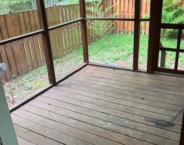 22416 Greenview Court - Photo Thumbnail 28