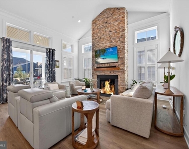 215 Kingfisher Lane - Photo Thumbnail 7