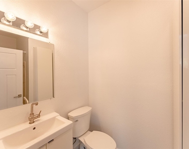 1209 E 3rd St - Photo Thumbnail 12