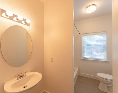1209 E 3rd St - Photo Thumbnail 13