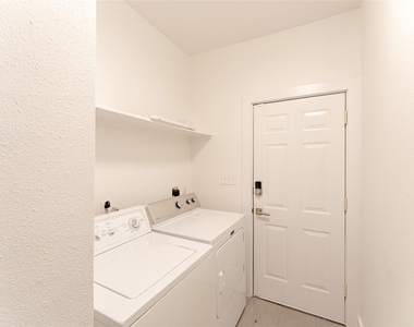 1209 E 3rd St - Photo Thumbnail 9