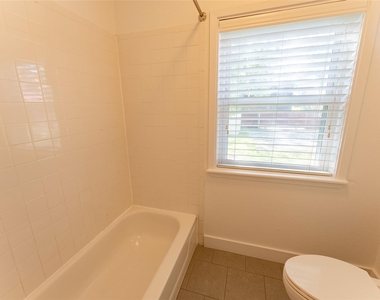 1209 E 3rd St - Photo Thumbnail 14