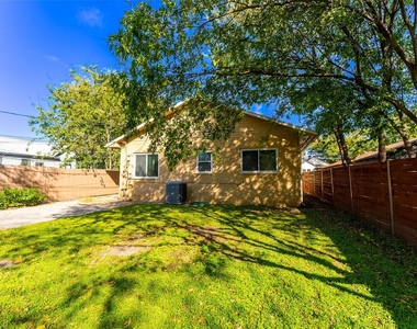 1209 E 3rd St - Photo Thumbnail 22