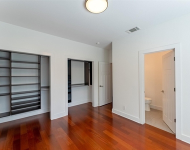 1209 E 3rd St - Photo Thumbnail 11