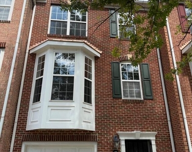 714 Parev Way - Photo Thumbnail 3