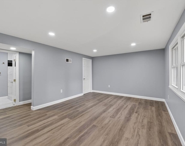 3604 Halloway N - Photo Thumbnail 4