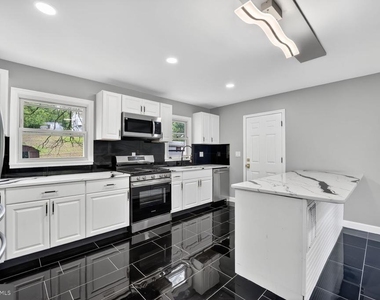 3604 Halloway N - Photo Thumbnail 15