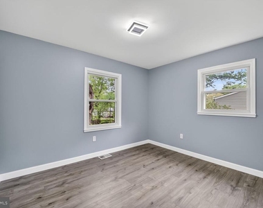3604 Halloway N - Photo Thumbnail 9