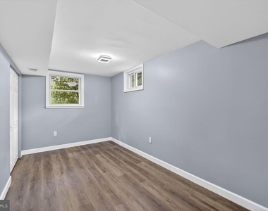 3604 Halloway N - Photo Thumbnail 6