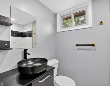 3604 Halloway N - Photo Thumbnail 8