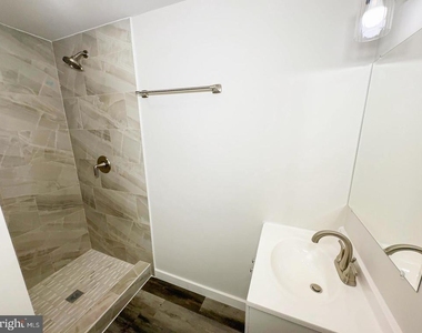 6717 Glenhurst Drive - Photo Thumbnail 4
