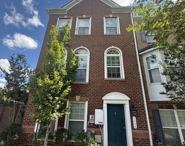 1608 Wesbourne Drive - Photo Thumbnail 4