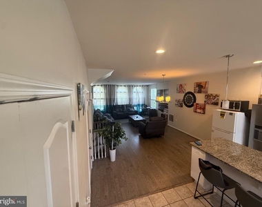 1608 Wesbourne Drive - Photo Thumbnail 10