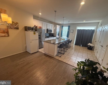 1608 Wesbourne Drive - Photo Thumbnail 14