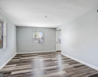 6226 20th Avenue - Photo Thumbnail 2
