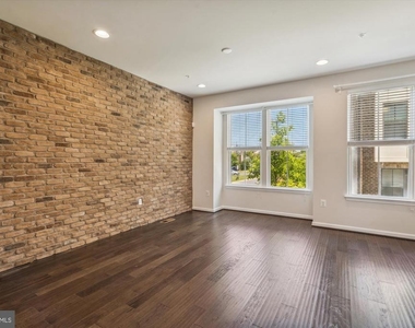 6102 Chronicle Street - Photo Thumbnail 4