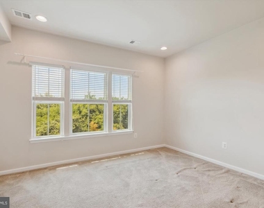 6102 Chronicle Street - Photo Thumbnail 9